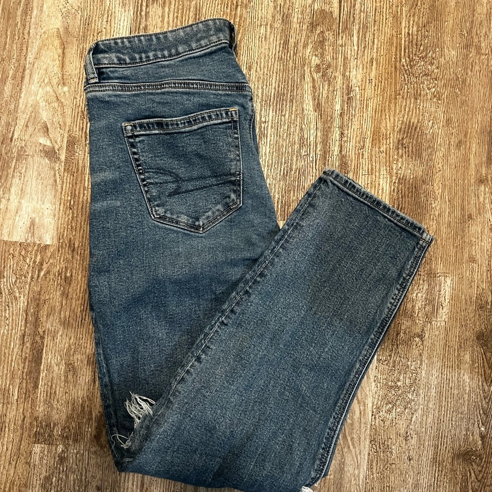 American Eagle Strigid Mom Jeans